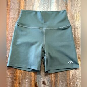 ALO Yoga Airlift Energy Shorts NWOT